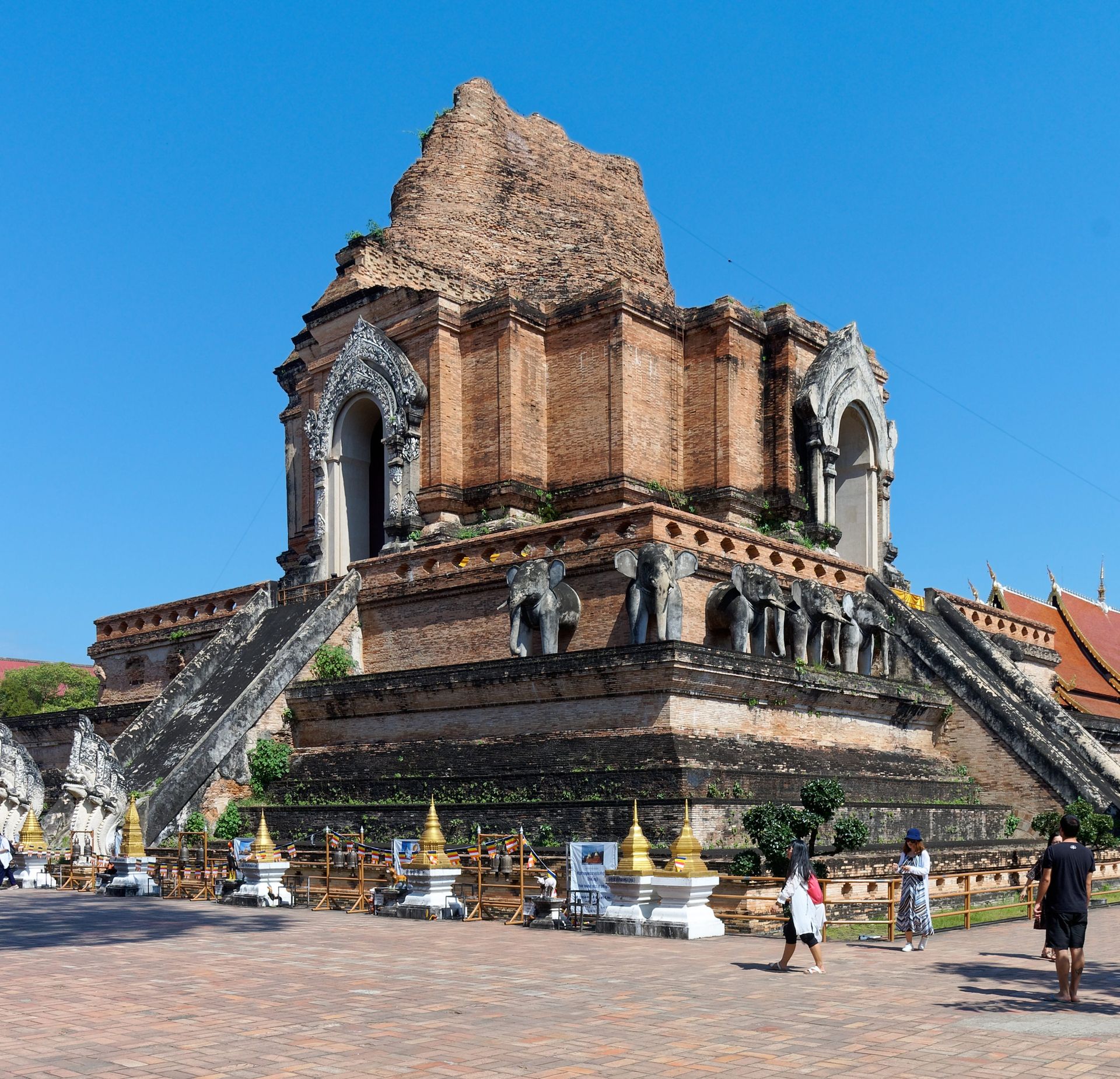 A travel journal and map overlook Chiang Mai streets, a temple roof, riverside dining, and a modern cafe.