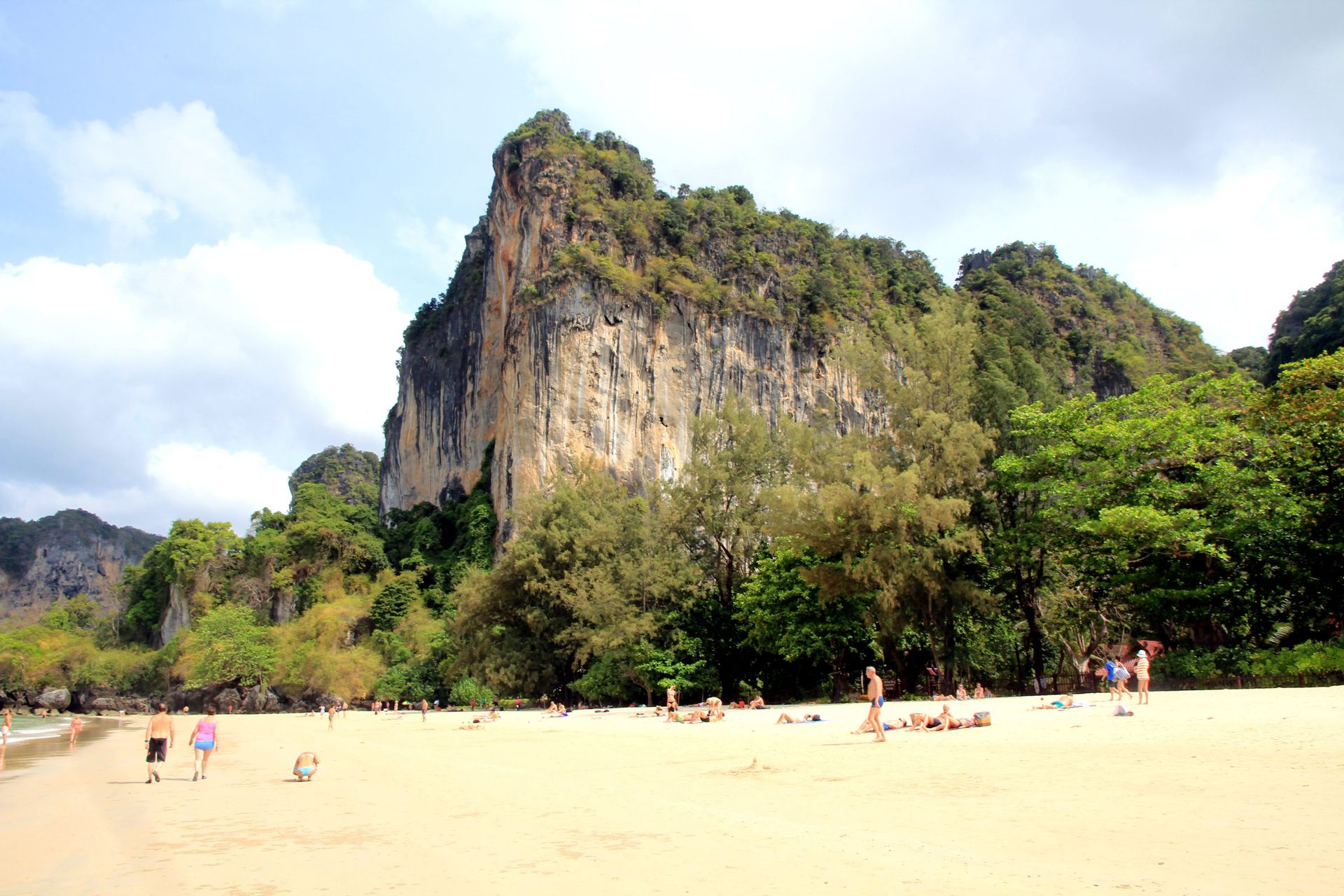 Illustration comparing Thailand's Andaman and Gulf coast beach routes with turquoise water and sandy shores.